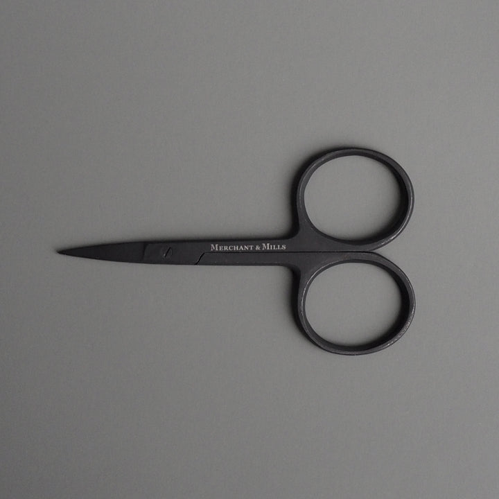 Wide Bow Scissors